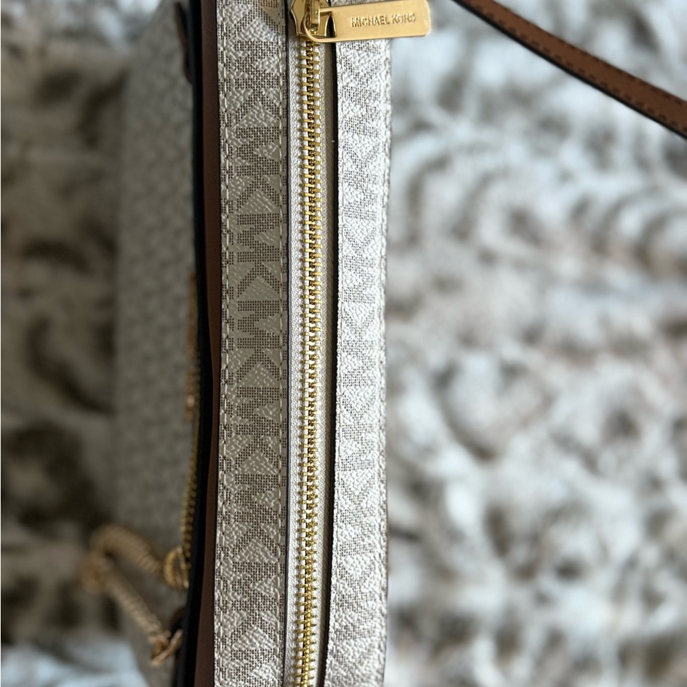 NWT Michael Kors Jet Set Large East West Chain Crossbody Vanilla - Picture 6 of 14